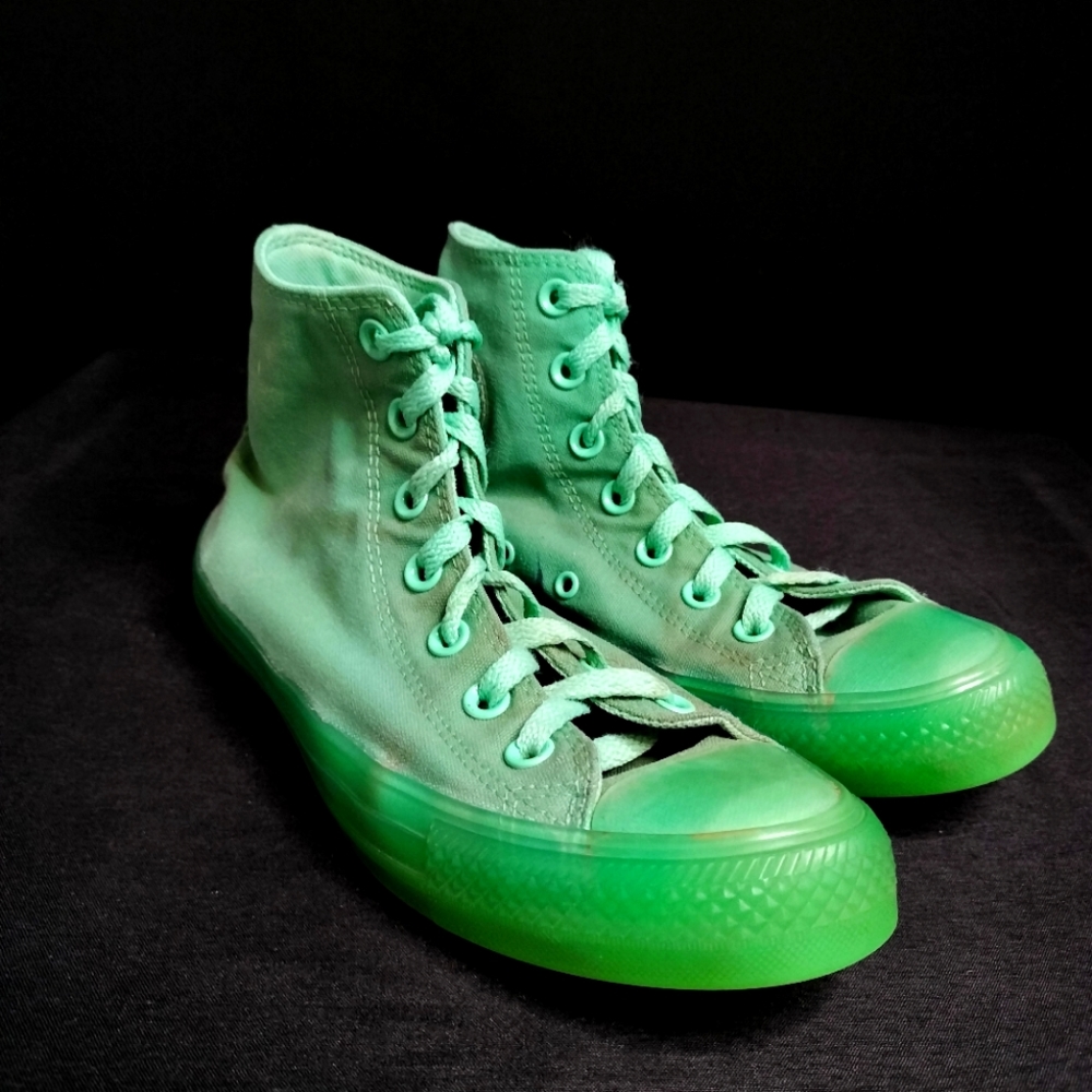 Women's Old School  Chuck Taylor Green Converse All Stars High Tops (W Size 7.5)